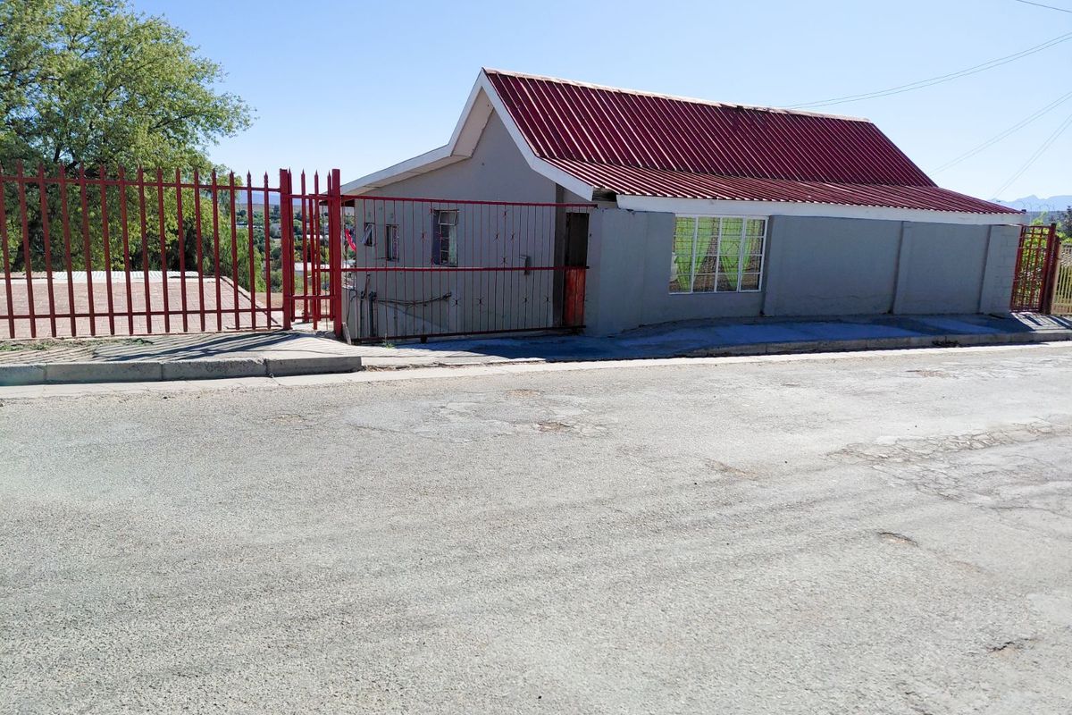House For Sale in Oudtshoorn South - Photo 2