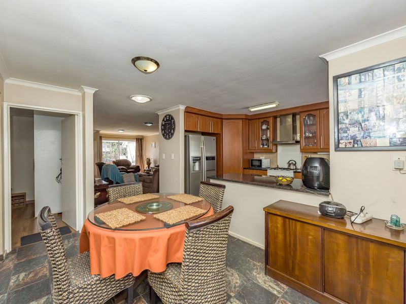 House For Sale in Woodbridge Island - Photo 2