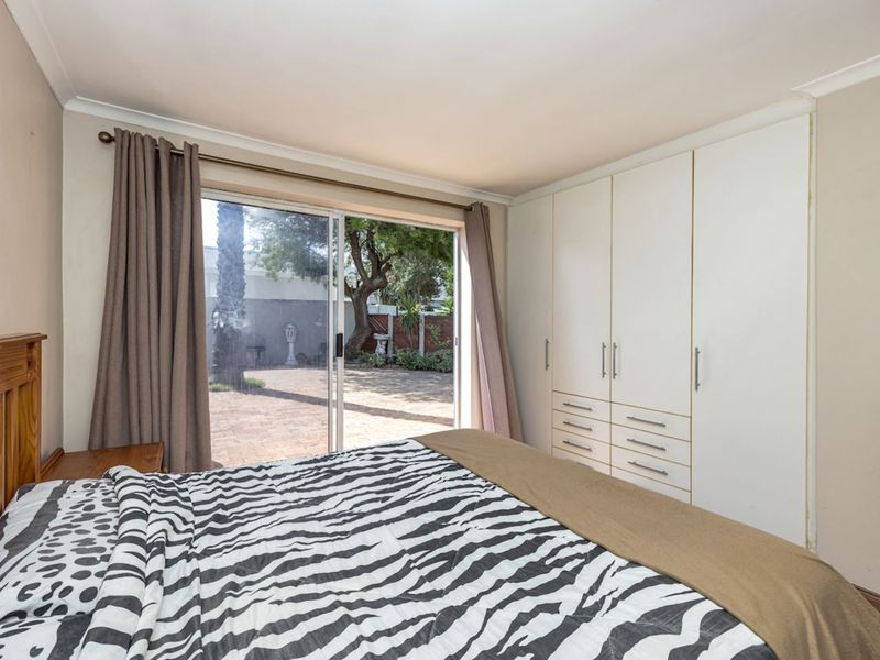 House For Sale in Woodbridge Island - Photo 9