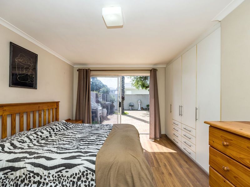 House For Sale in Woodbridge Island - Photo 8