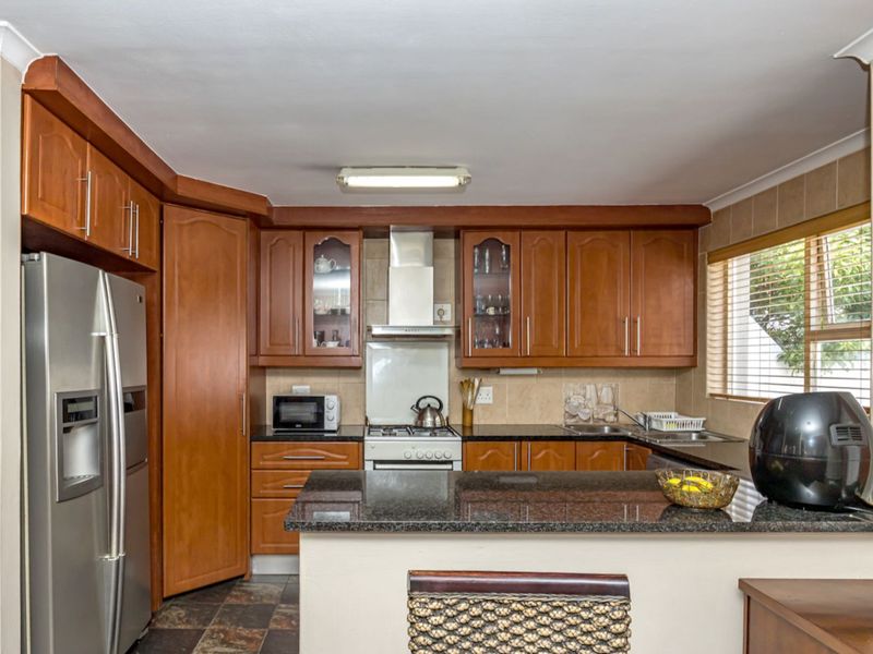 House For Sale in Woodbridge Island - Photo 7