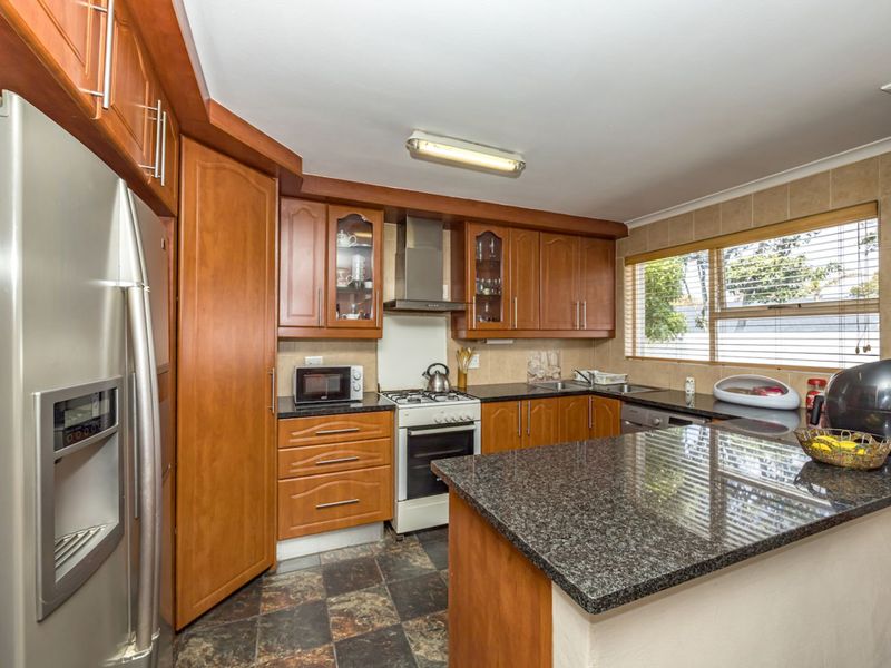 House For Sale in Woodbridge Island - Photo 3