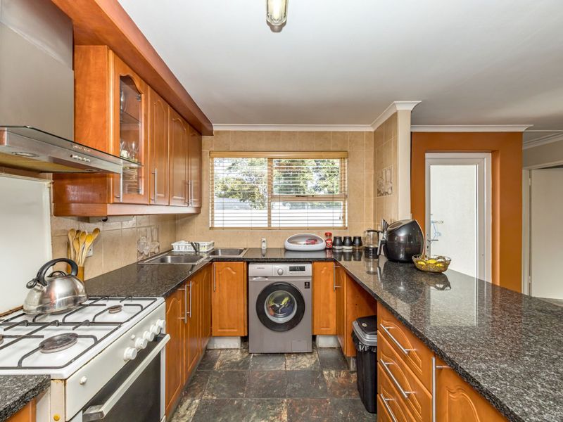 House For Sale in Woodbridge Island - Photo 4