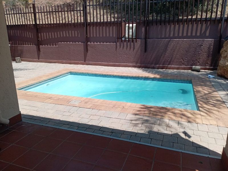 Apartment For Sale in Constantia Kloof - Photo 5