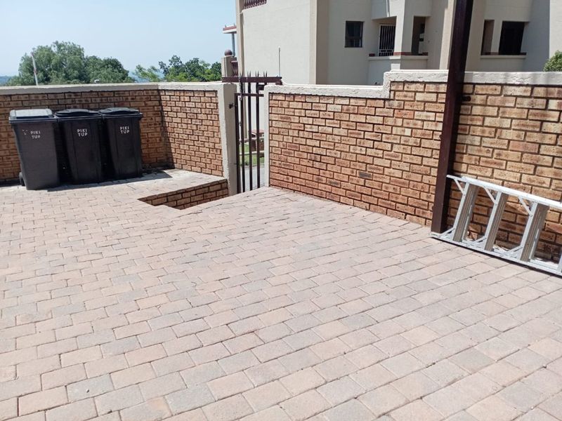 Apartment For Sale in Constantia Kloof - Photo 4