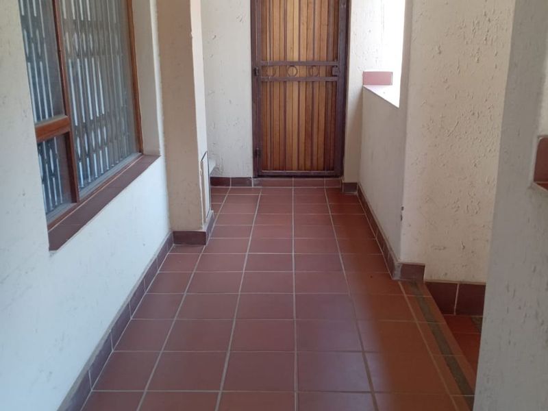 Apartment For Sale in Constantia Kloof - Photo 8