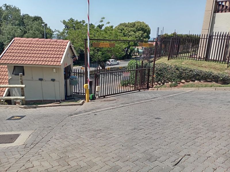 Apartment For Sale in Constantia Kloof - Photo 7