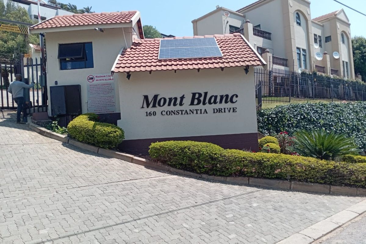 Apartment For Sale in Constantia Kloof - Photo 2