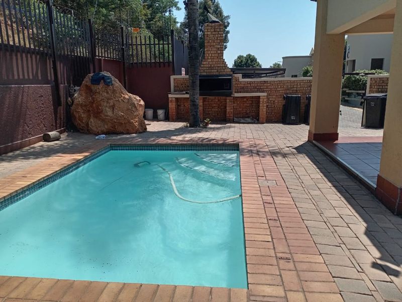 Apartment For Sale in Constantia Kloof - Photo 3