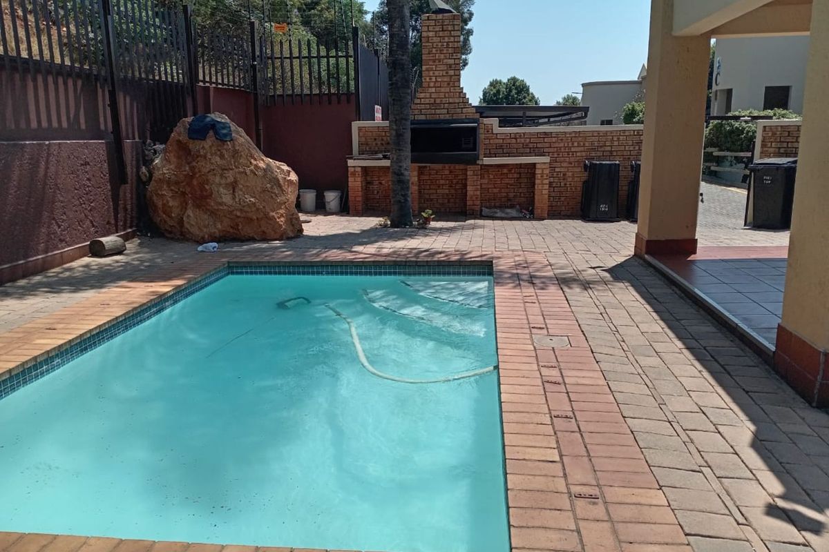 Apartment For Sale in Constantia Kloof - Photo 3