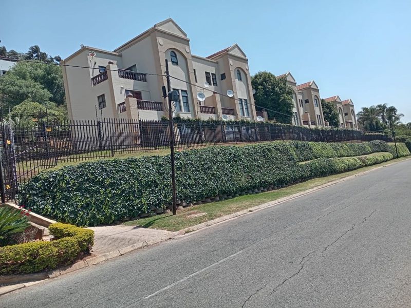Apartment For Sale in Constantia Kloof - Photo 1