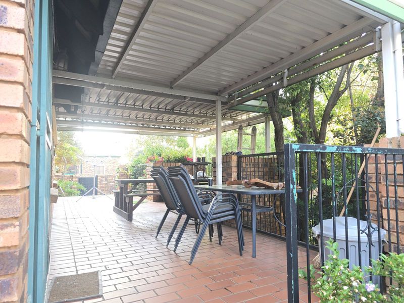 Townhouse For Sale in Zwartkop - Photo 5