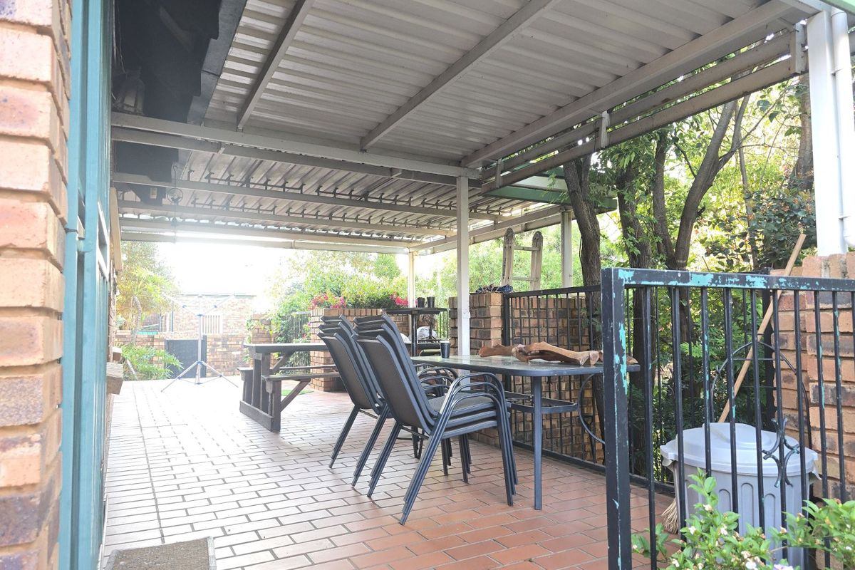 Townhouse For Sale in Zwartkop - Photo 5