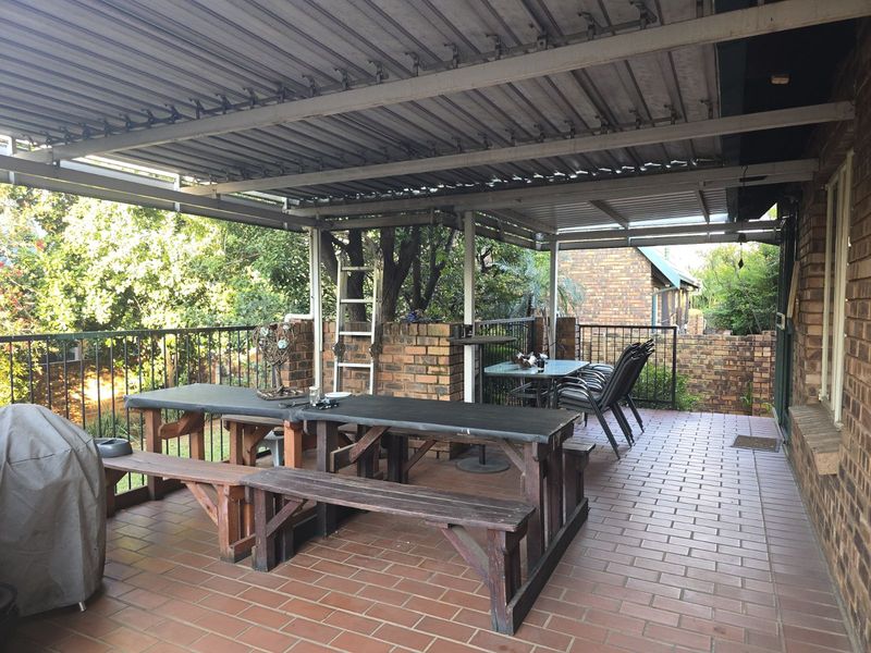 Townhouse For Sale in Zwartkop - Photo 8