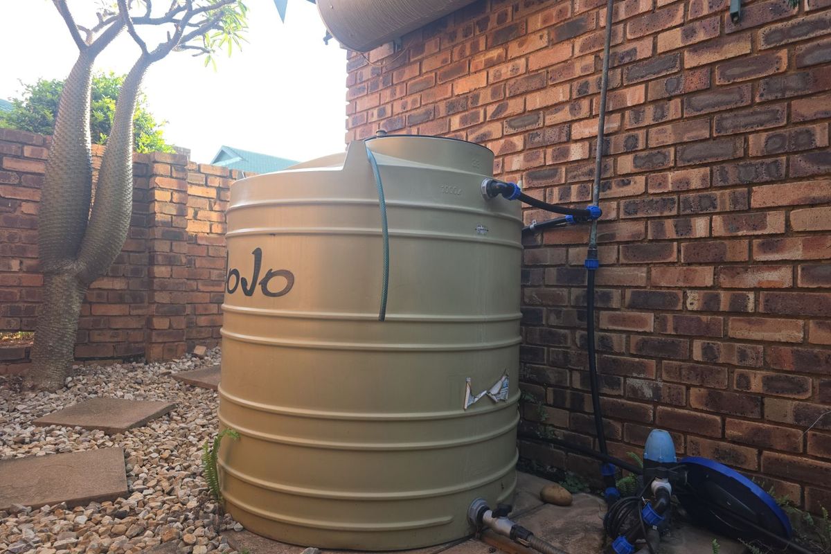 Townhouse For Sale in Zwartkop - Photo 4