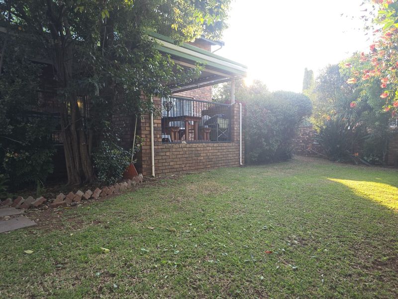 Townhouse For Sale in Zwartkop - Photo 3