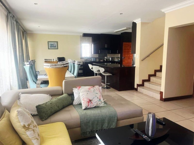 House For Sale in Amberfield Glen - Photo 5