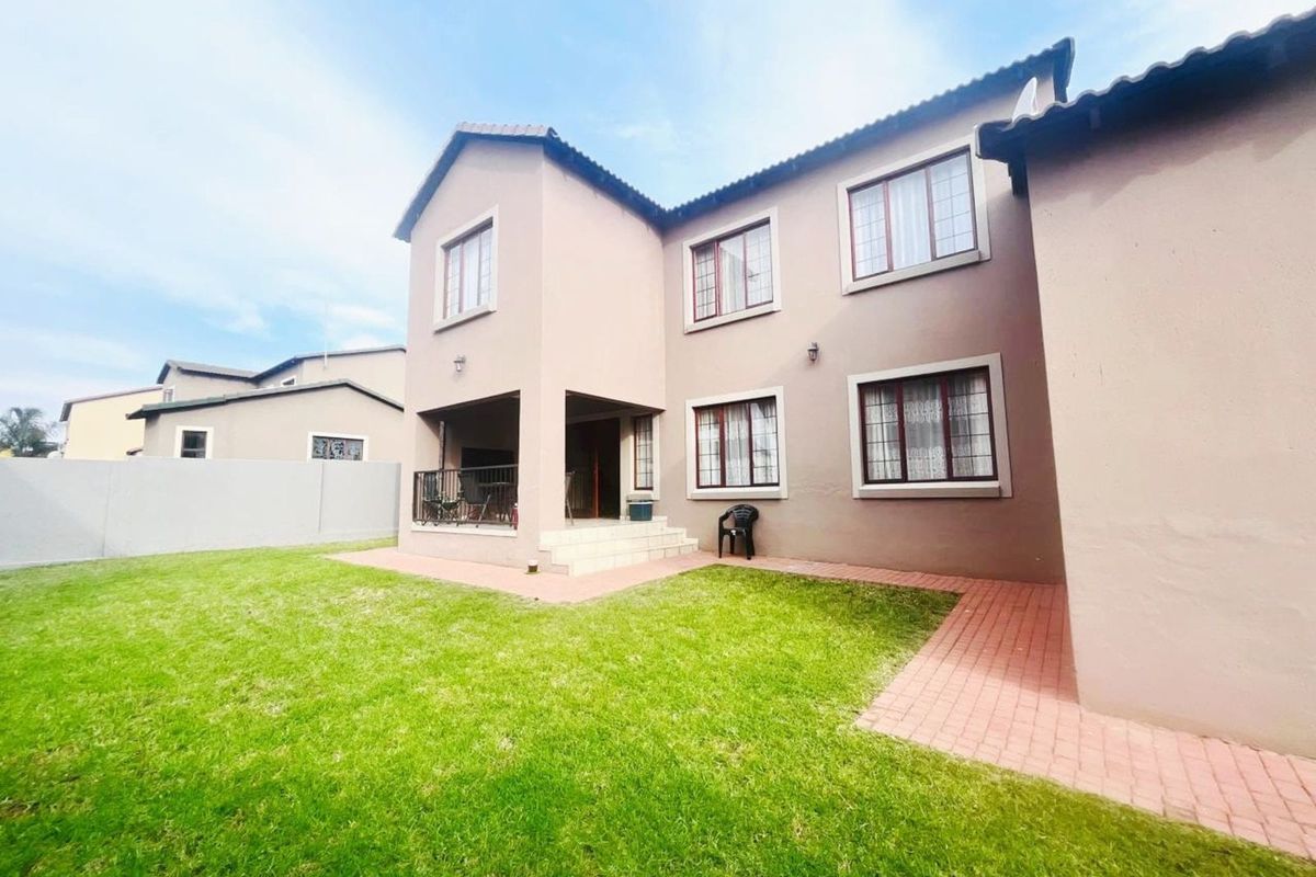 House For Sale in Amberfield Glen - Photo 3