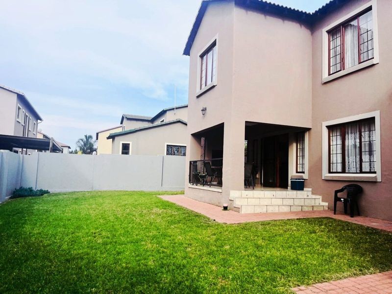 House For Sale in Amberfield Glen - Photo 4