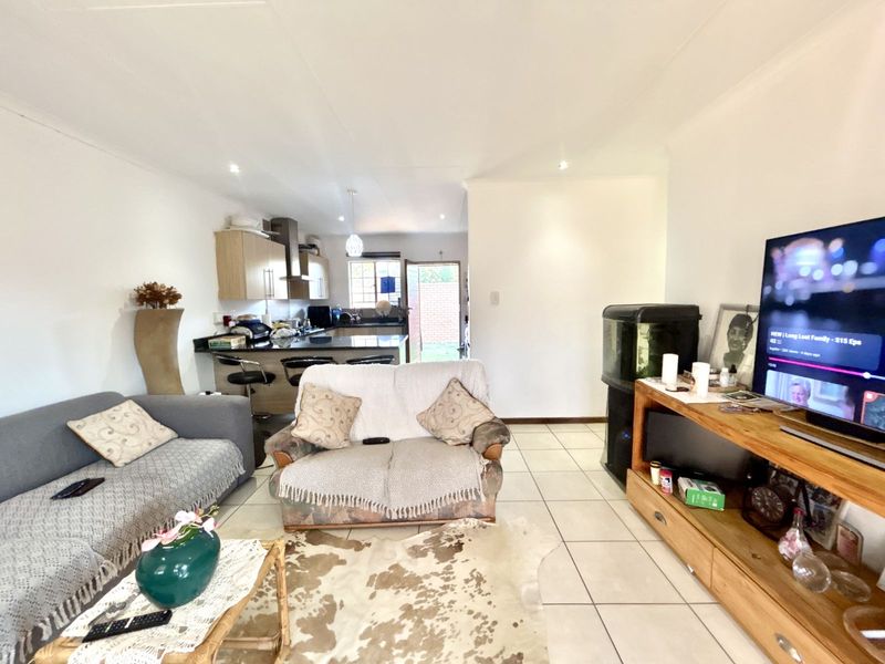 Townhouse For Sale in Mooikloof Ridge - Photo 5