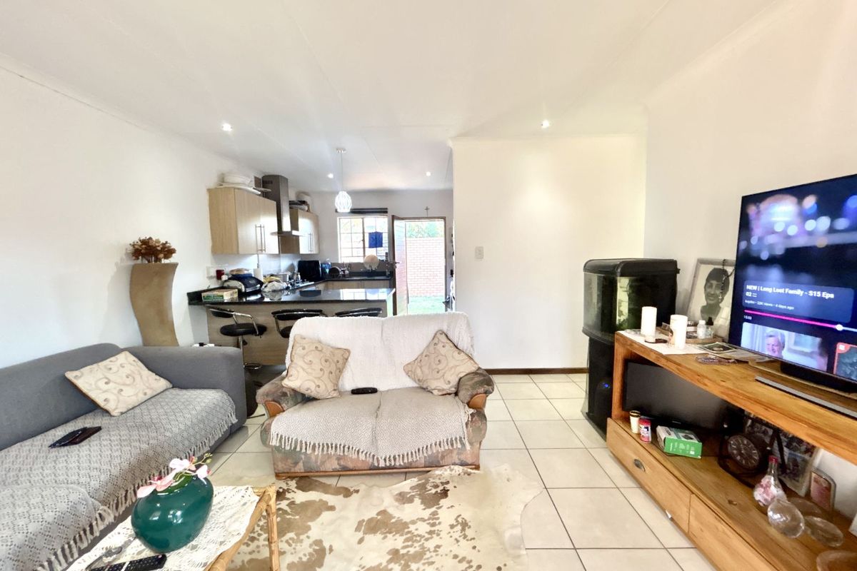 Townhouse For Sale in Mooikloof Ridge - Photo 5