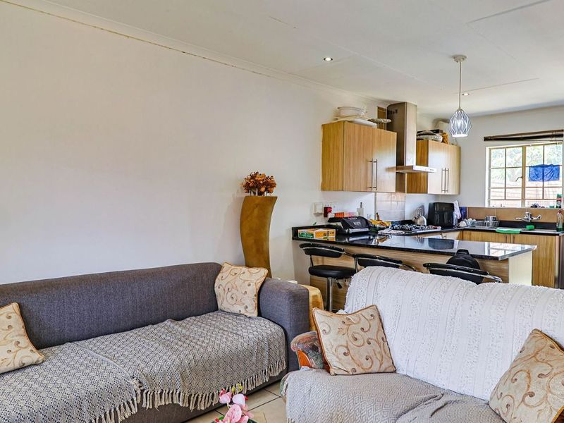 Townhouse For Sale in Mooikloof Ridge - Photo 3