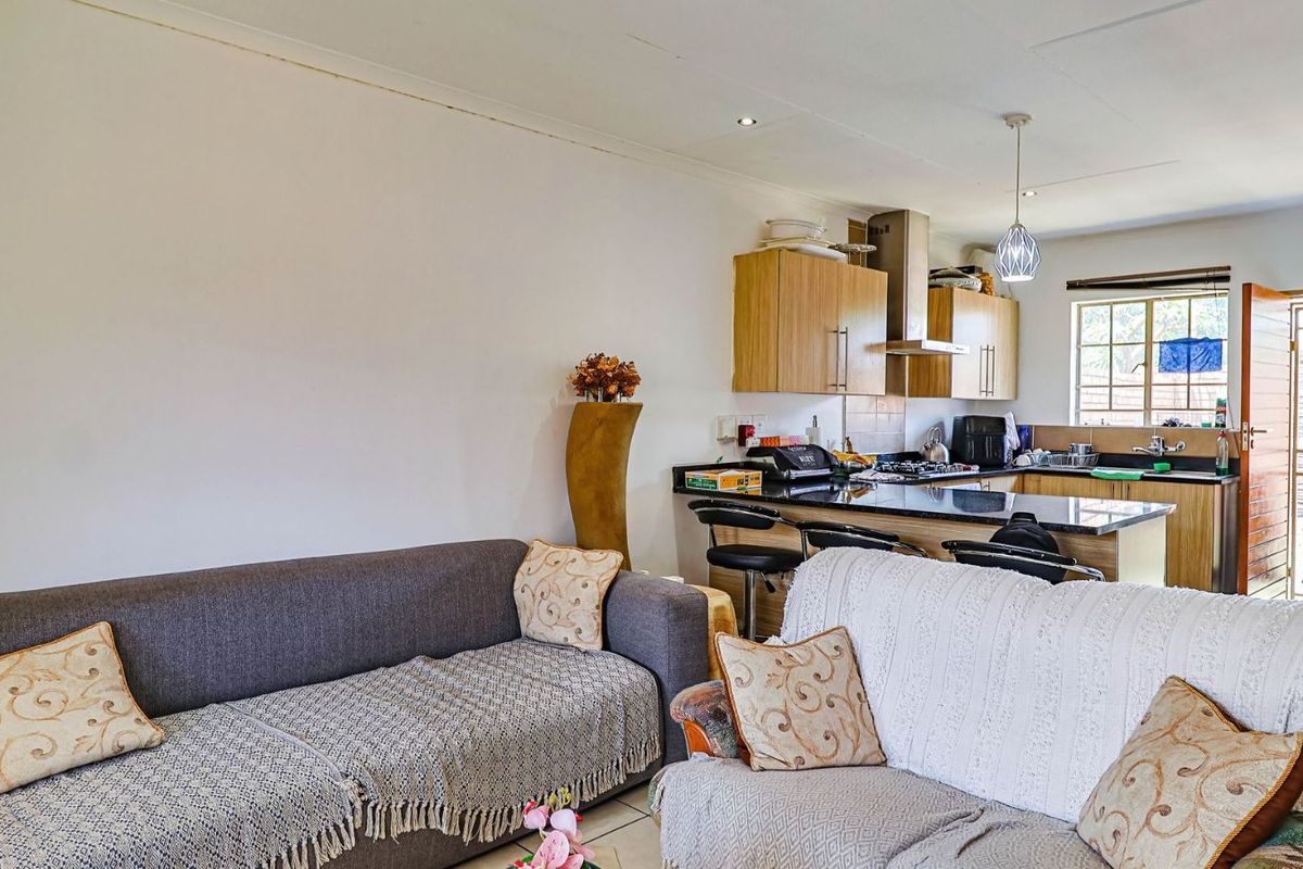 Townhouse For Sale in Mooikloof Ridge - Photo 3