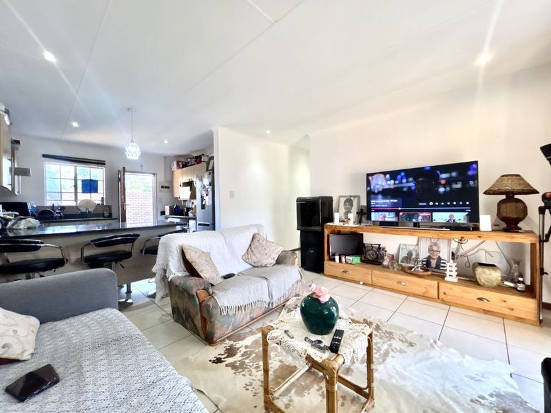Townhouse For Sale in Mooikloof Ridge - Photo 6