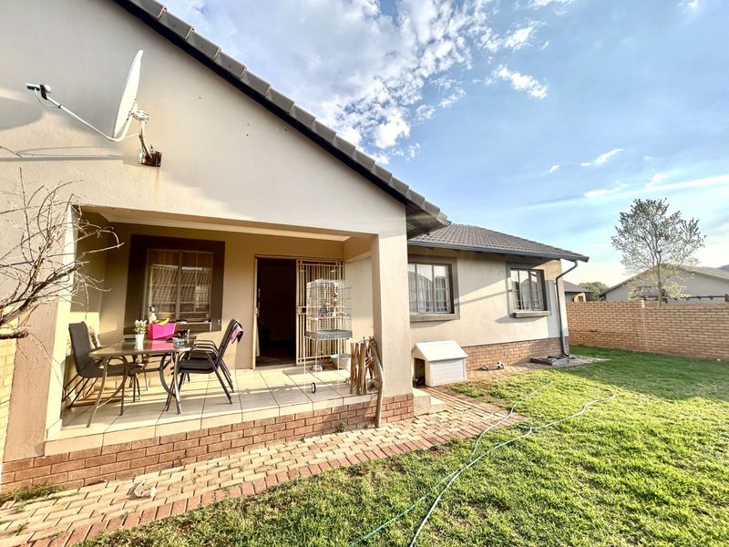 Townhouse For Sale in Mooikloof Ridge - Photo 2