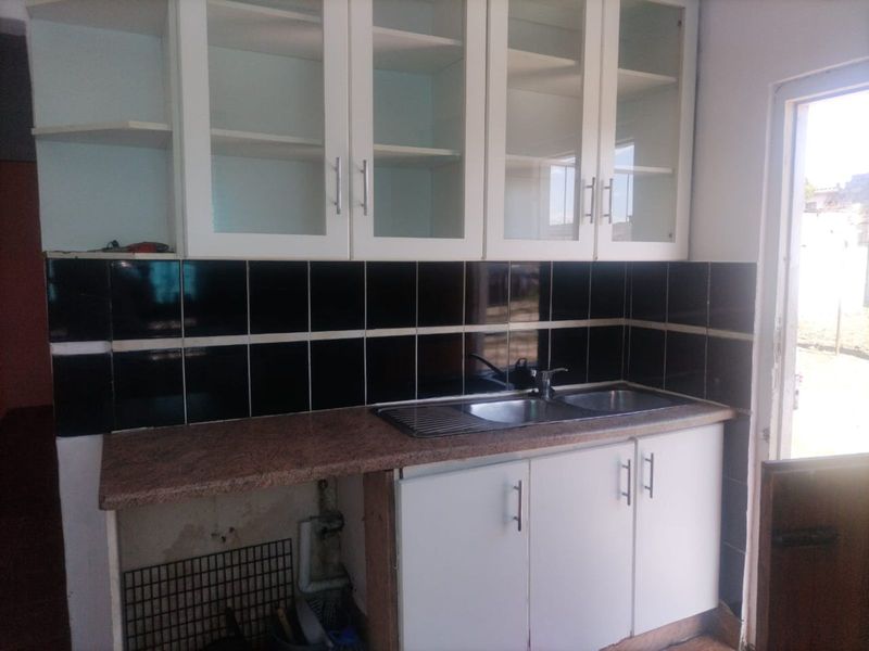 House For Sale in Gelvandale - Photo 6