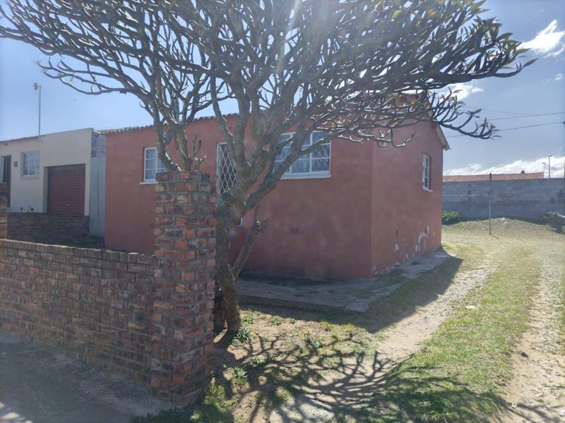 House For Sale in Gelvandale - Photo 2