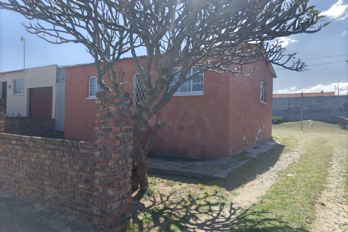 House For Sale in Gelvandale - Photo 2