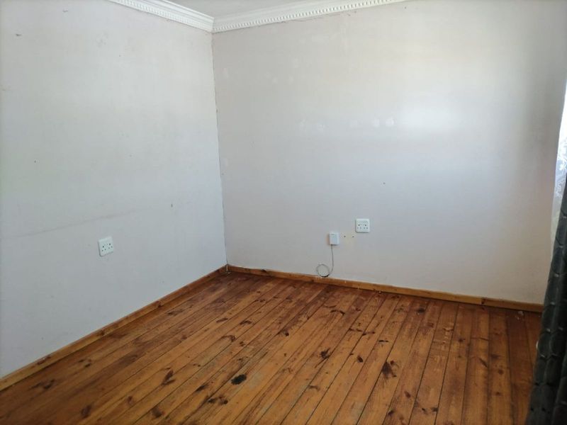 House For Sale in Gelvandale - Photo 4