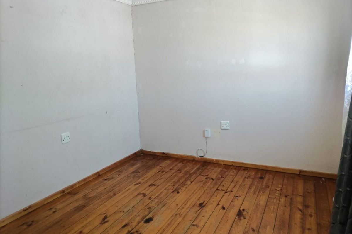 House For Sale in Gelvandale - Photo 4