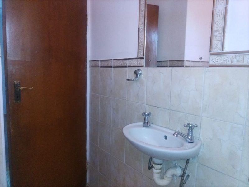 House For Sale in Gelvandale - Photo 9