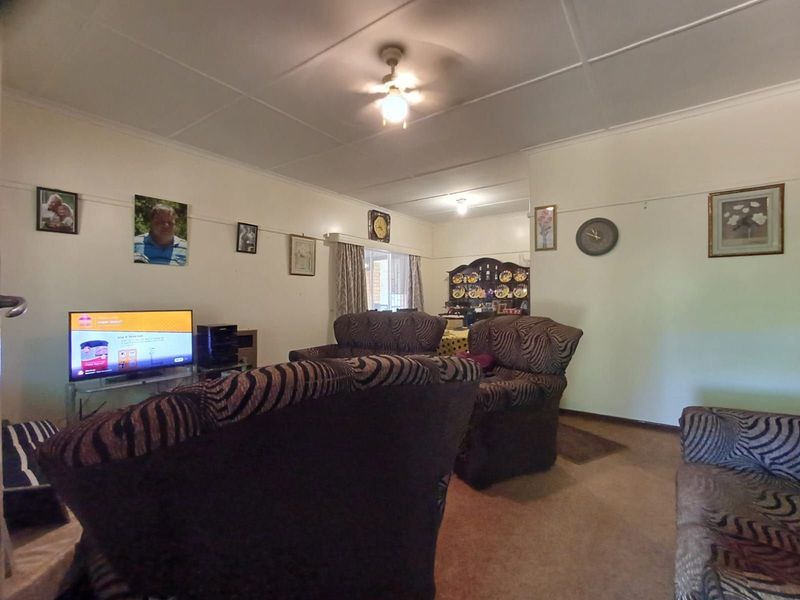 House For Sale in Stilfontein Ext 4 - Photo 4
