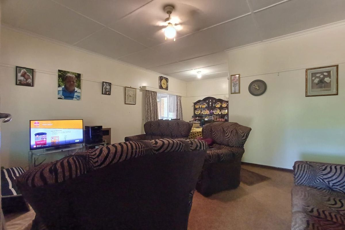 House For Sale in Stilfontein Ext 4 - Photo 4