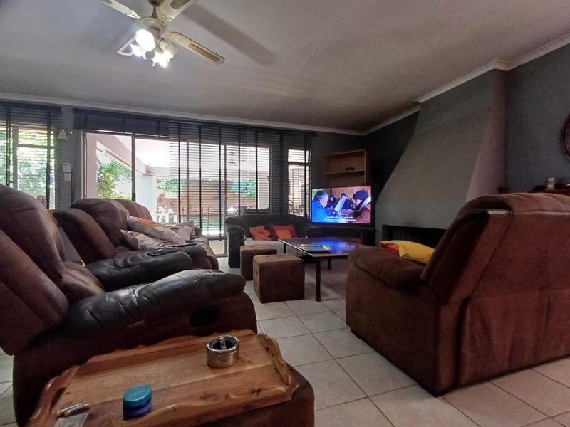 House For Sale in Grimbeeck Park - Photo 5