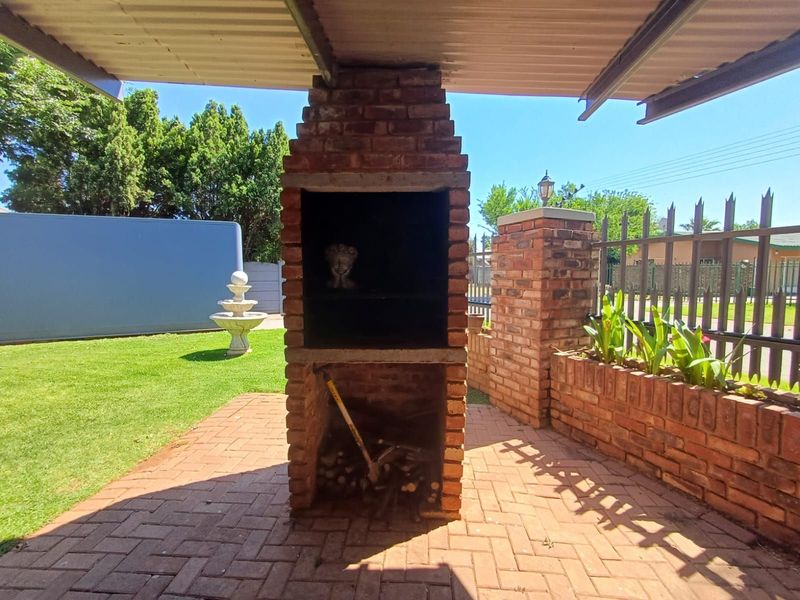 House For Sale in Potchefstroom Central - Photo 2