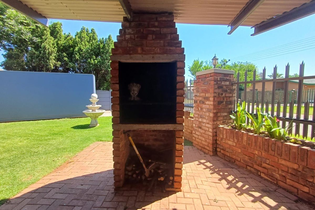 House For Sale in Potchefstroom Central - Photo 2