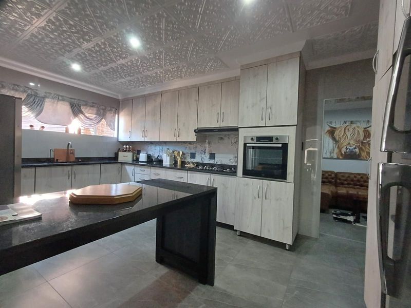 House For Sale in Potchefstroom Central - Photo 10