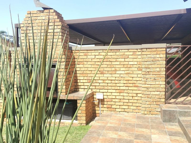 Townhouse For Sale in Allen's Nek - Photo 5