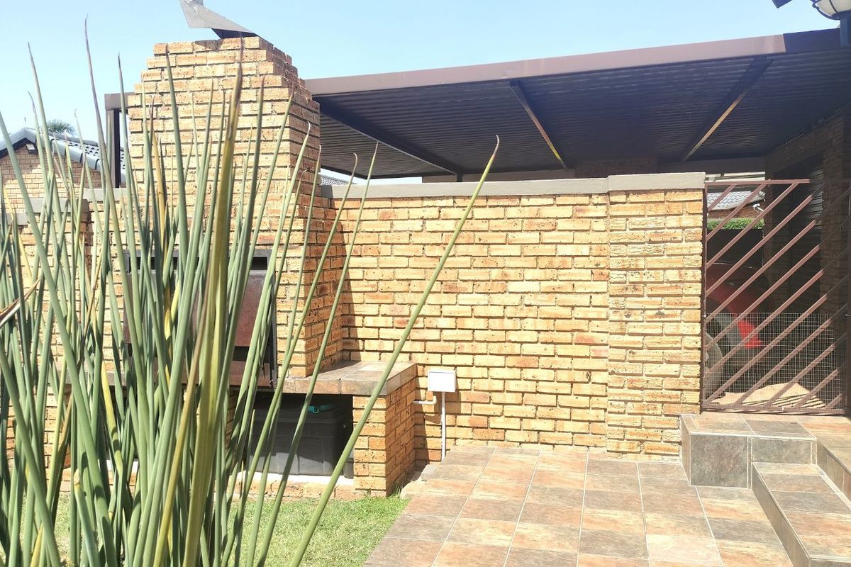 Townhouse For Sale in Allen's Nek - Photo 5
