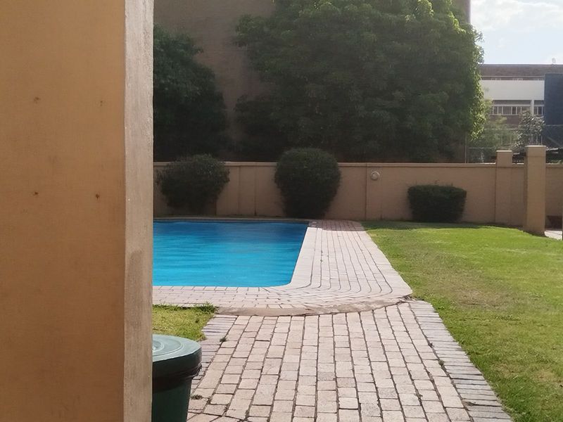 Apartment For Sale in Parktown - Photo 2