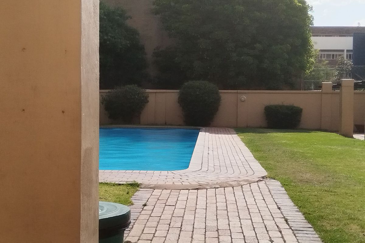 Apartment For Sale in Parktown - Photo 2