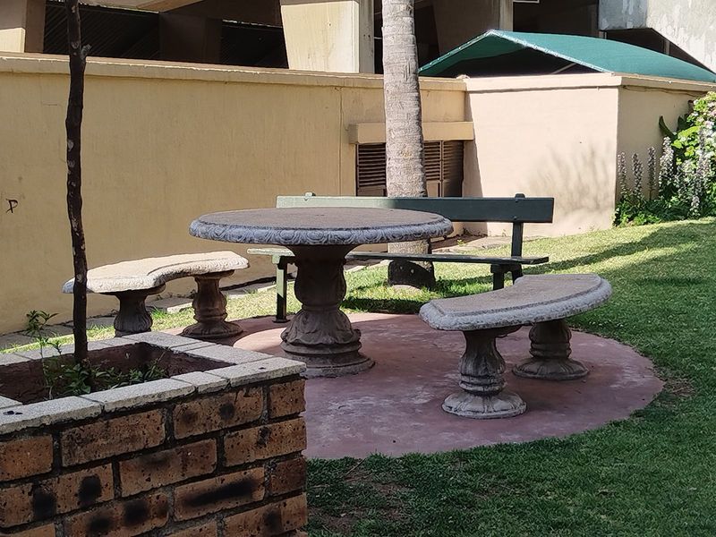 Apartment For Sale in Parktown - Photo 5