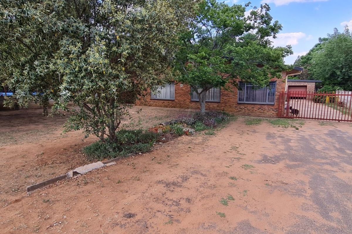Townhouse For Sale in Modimolle Central - Photo 4