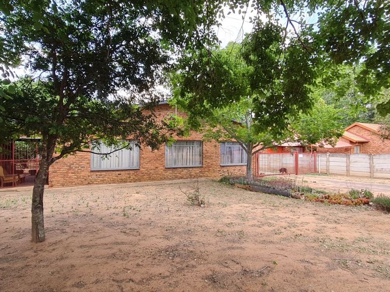 Townhouse For Sale in Modimolle Central - Photo 2