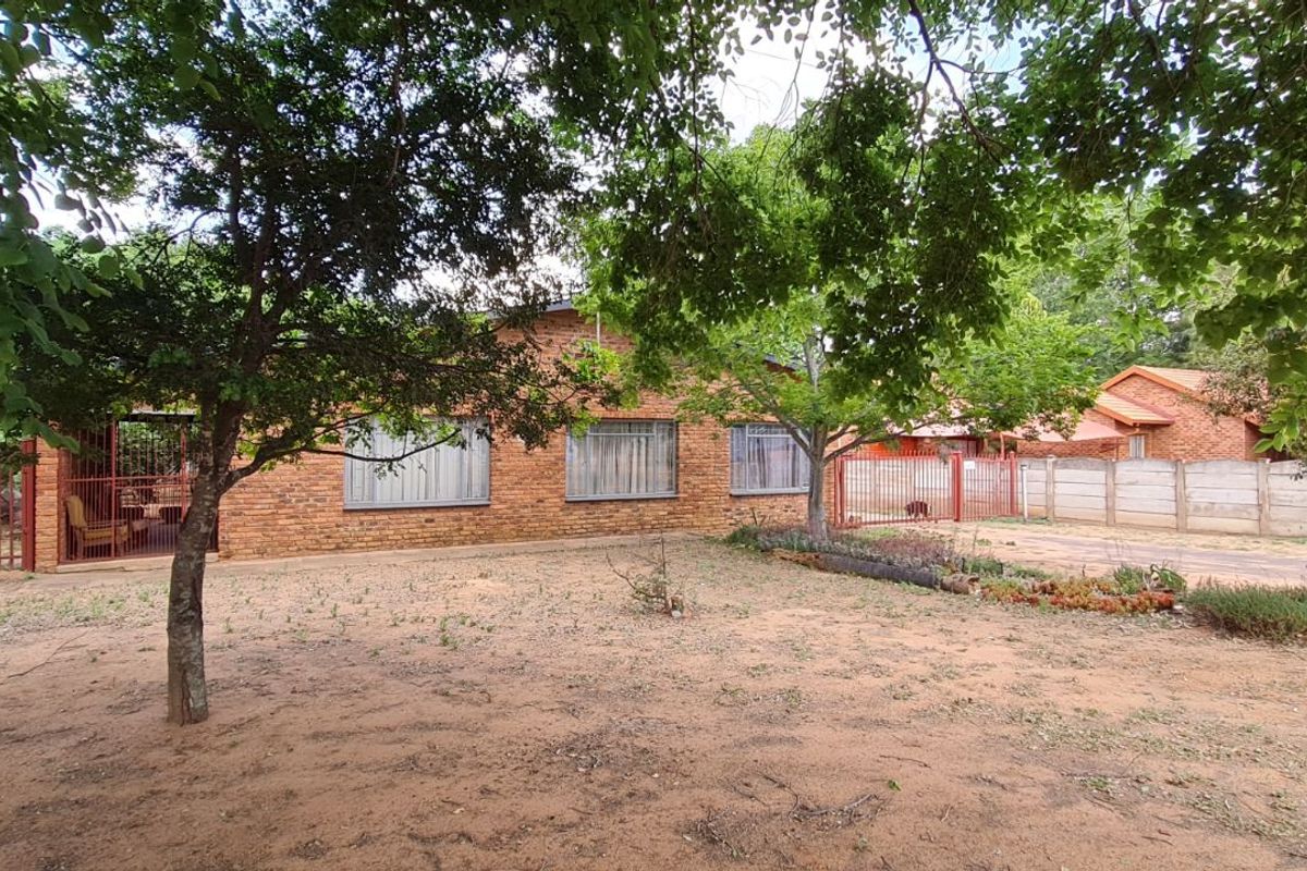 Townhouse For Sale in Modimolle Central - Photo 2