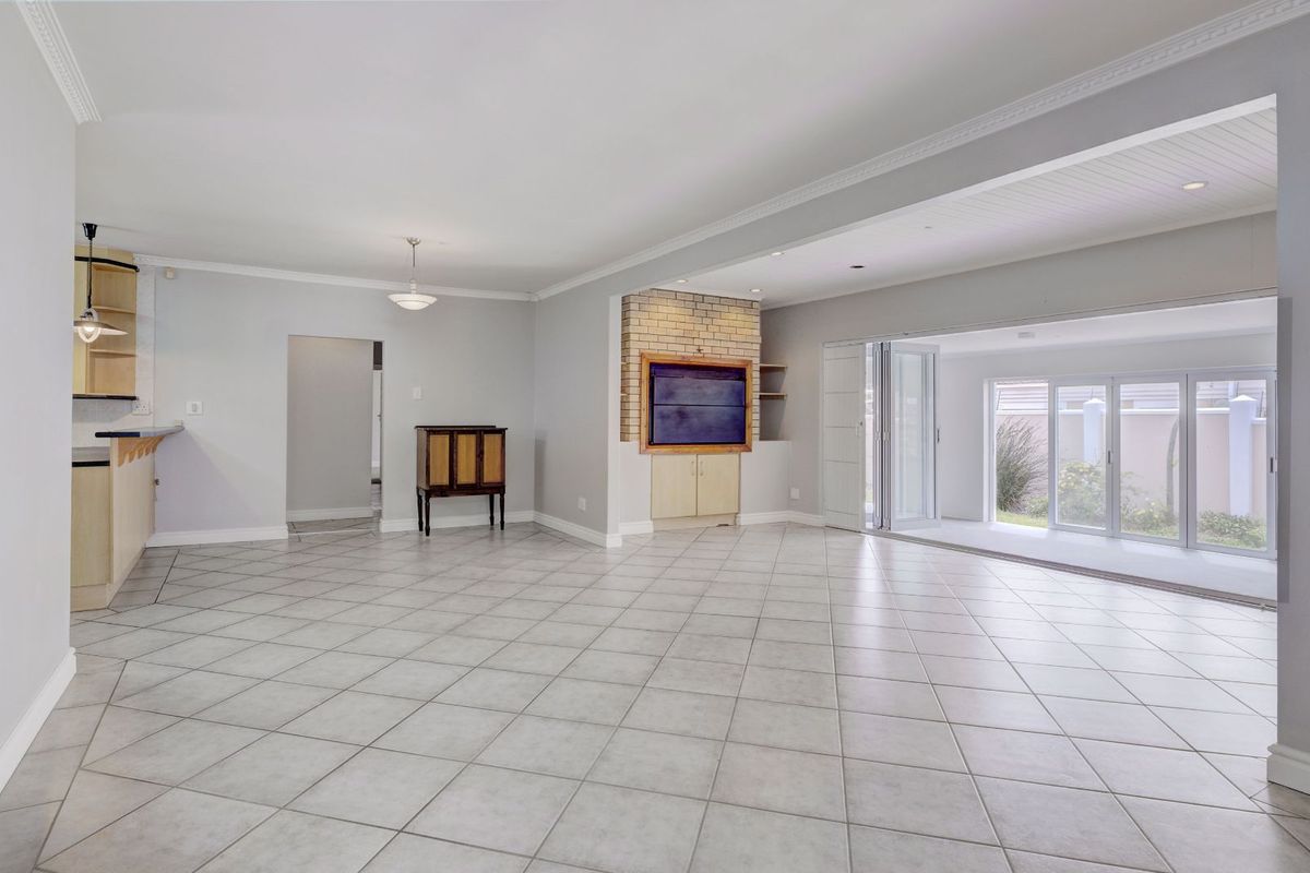 House For Sale in Lovemore Park - Photo 2